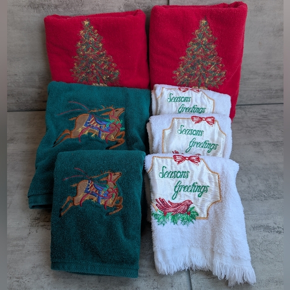 CANNON Other - Set of Vintage Embroidered Christmas Towels Hand Towels Kitchen Towels Red Green